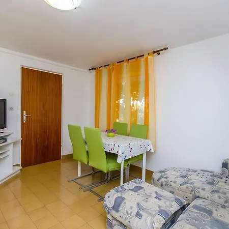Apartment Maslina *